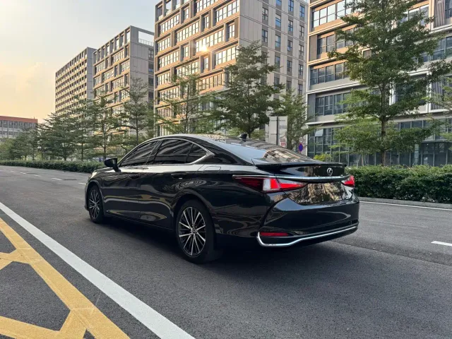 Lexus ES — Фото автомобиля 7