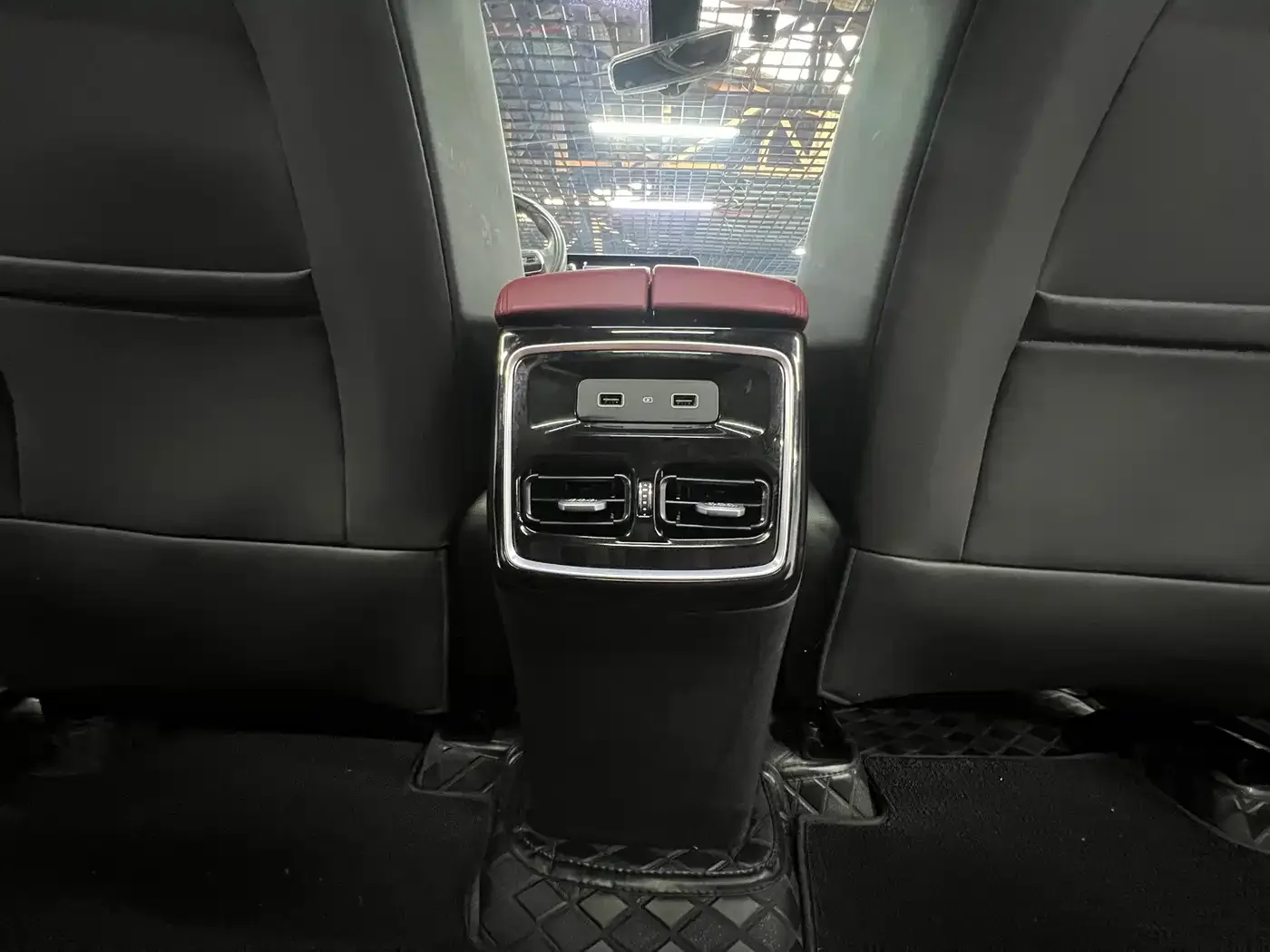 Jetour Jetour X70 PLUS 2023 1.5T DCT Warrior PLUS 7-seater — Фото автомобиля 22