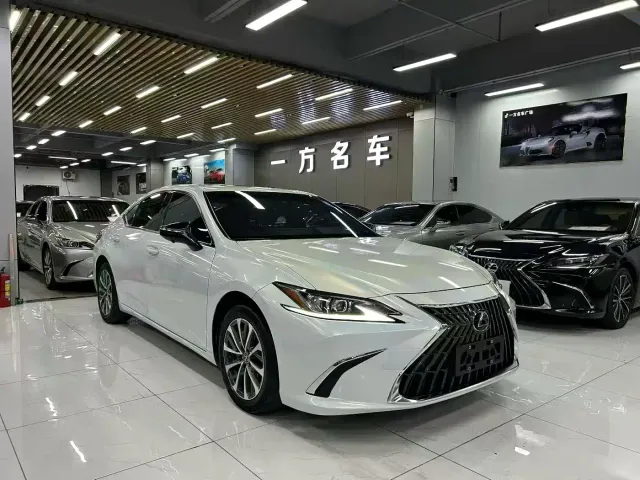 Lexus ES — Фото автомобиля 3