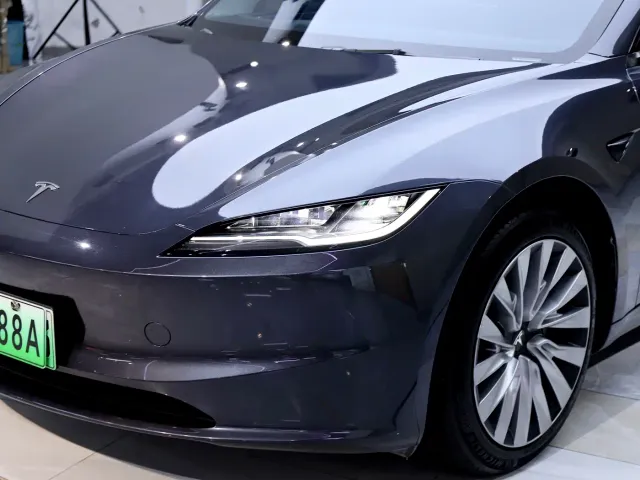 Tesla Model 3 — Фото автомобиля 7