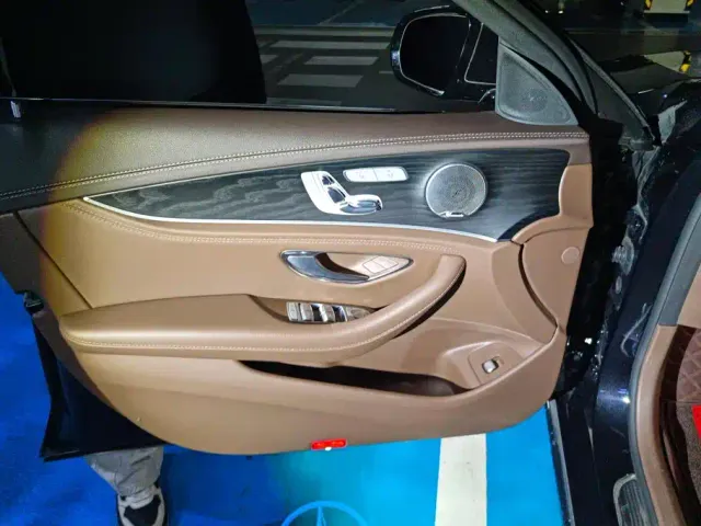 Mercedes-Benz E-Class — Фото автомобиля 7