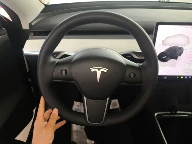 Tesla Model Y — Фото автомобиля 10