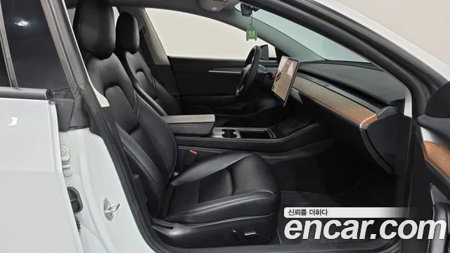 Tesla Model 3 — Фото автомобиля 6
