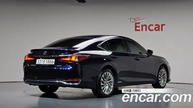 Фотография автомобиля — Lexus ES Generation 7