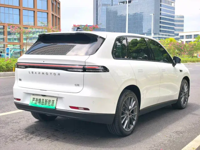 Leapmotor C10 — Фото автомобиля 6