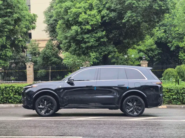 Li Auto L8 — Фото автомобиля 11