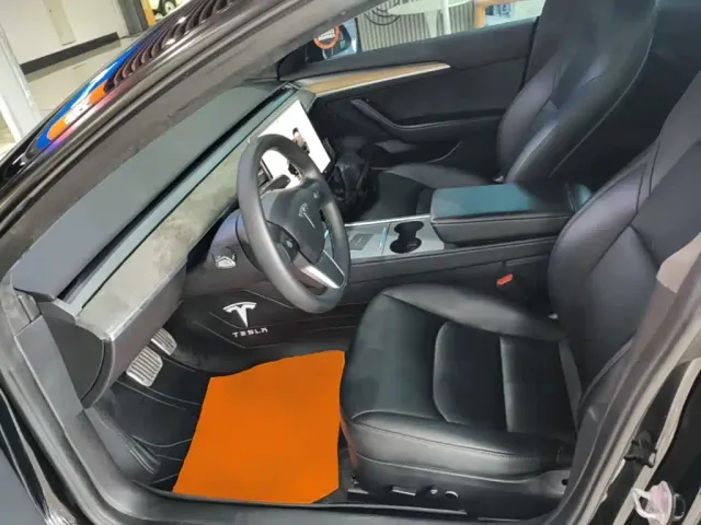 Tesla Model 3 — Фото автомобиля 14