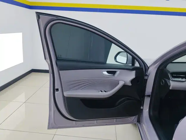 Roewe M7 DMH — Фото автомобиля 7