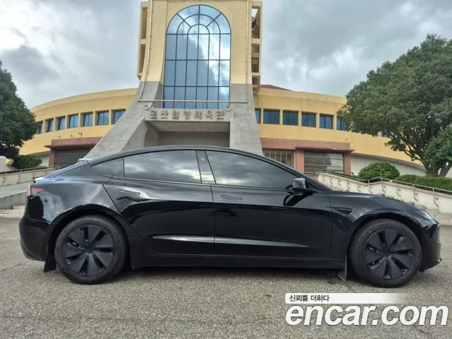 Tesla Model 3 — Фото автомобиля 9