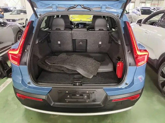 Volvo XC40 — Фото автомобиля 18