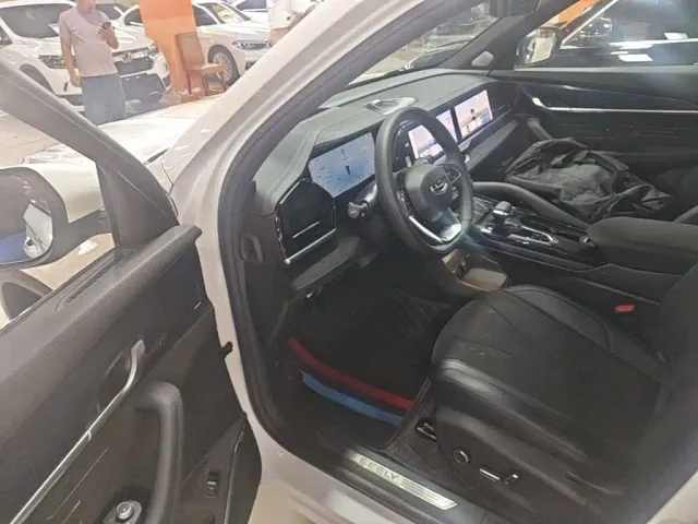 Geely Xingyue L — Фото автомобиля 15