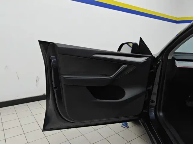 Tesla Model Y — Фото автомобиля 7