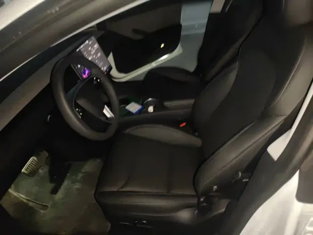 Tesla Model 3 — Фото автомобиля 16