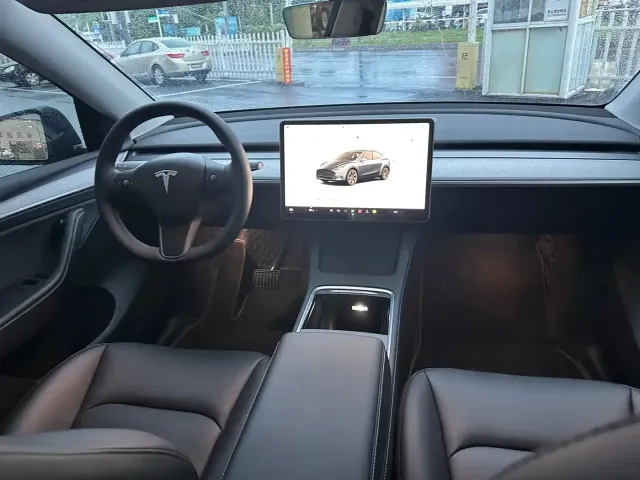 Tesla Model Y 2024 Rear-Wheel Drive Version — Фото автомобиля 7