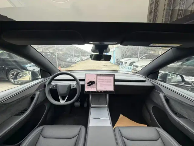 Tesla Model Y — Фото автомобиля 5