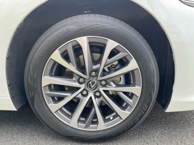 Lexus ES — Фото автомобиля 14