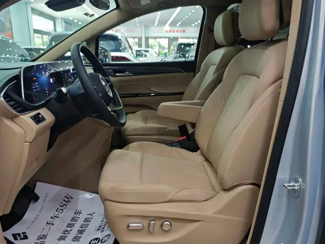 Buick GL8 — Фото автомобиля 8