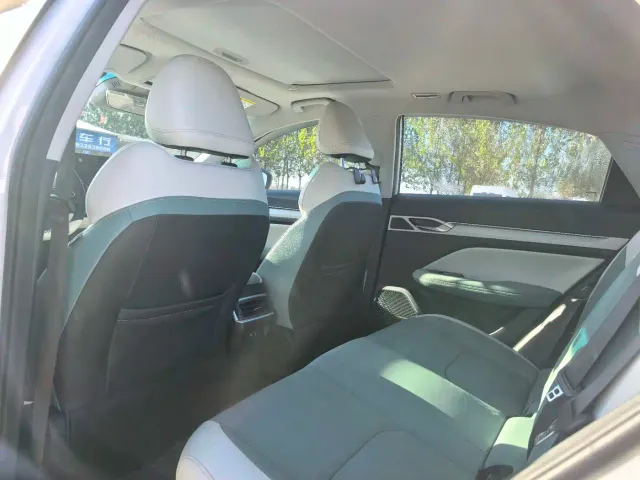 Geely Emgrand L — Фото автомобиля 9