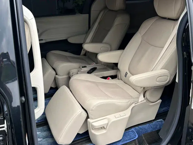 Toyota Sienna — Фото автомобиля 18