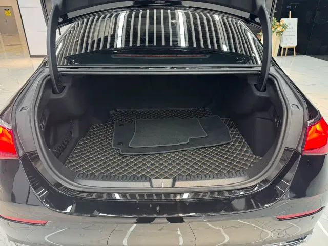 Mercedes-Benz E-Class — Фото автомобиля 10