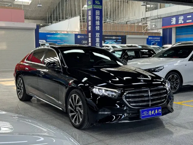 Mercedes-Benz E-Class — Фото автомобиля 3