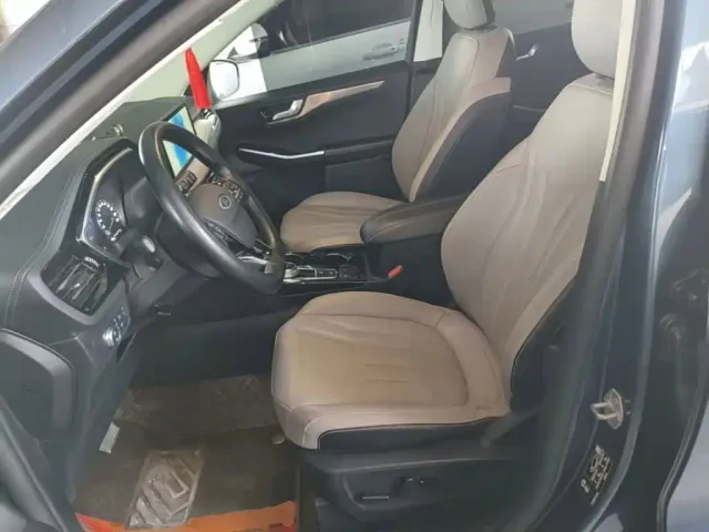 Ford Escape — Фото автомобиля 14