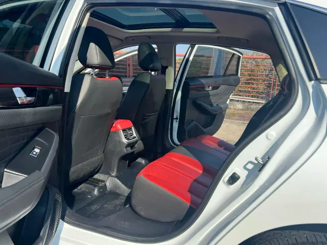 Dongfeng Yixuan MAX — Фото автомобиля 11