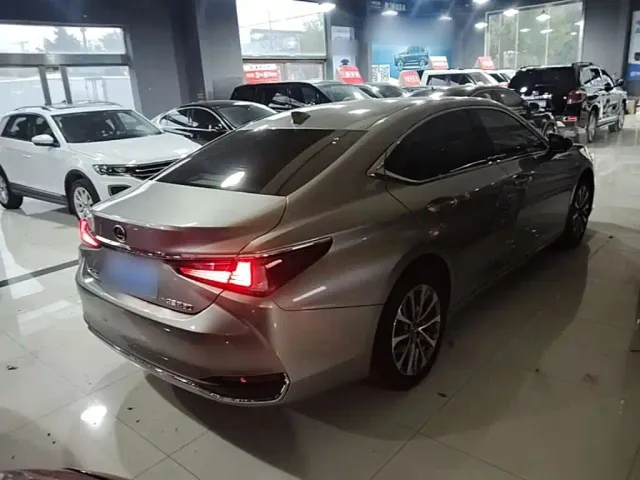 Lexus ES — Фото автомобиля 6