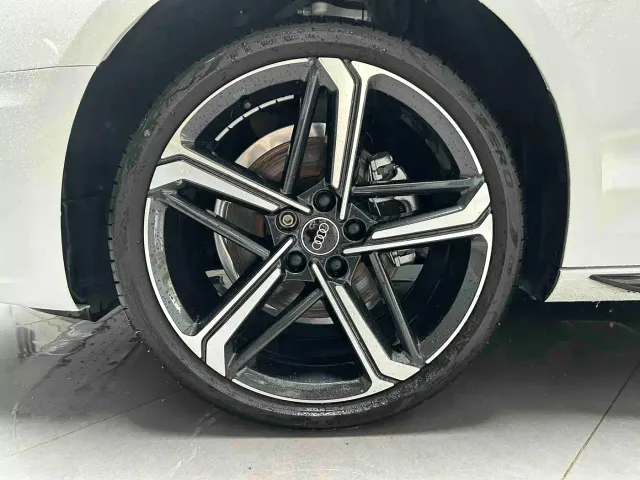 Audi A4L — Фото автомобиля 21