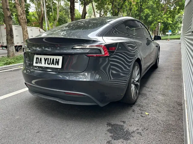 Tesla Model 3 — Фото автомобиля 17