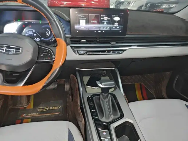 Geely Emgrand — Фото автомобиля 12