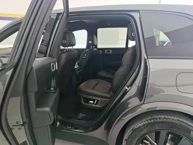 Li Auto L8 — Фото автомобиля 11