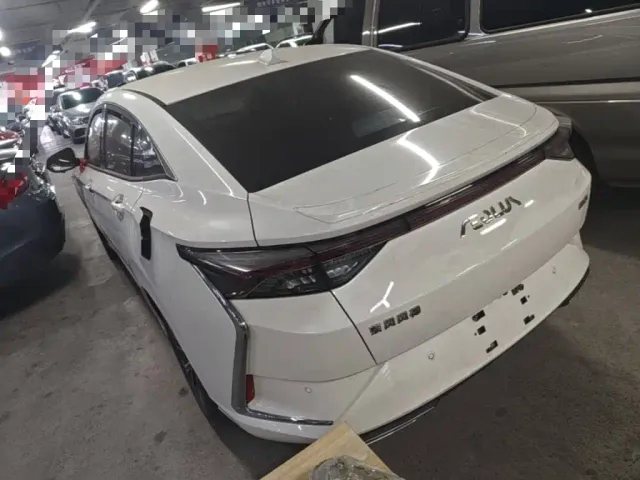 Dongfeng Yixuan — Фото автомобиля 4
