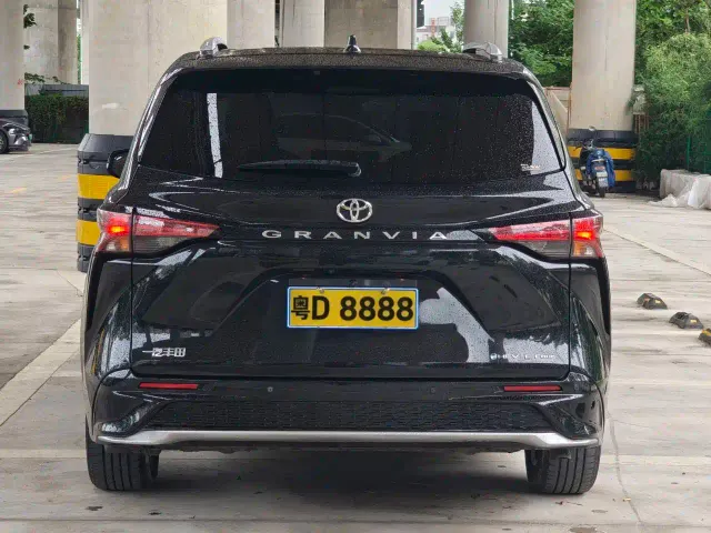 Toyota Granvia — Фото автомобиля 5
