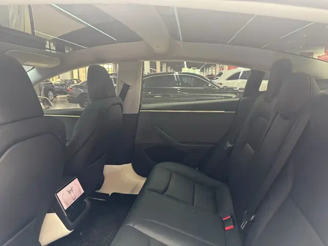 Tesla Model 3 — Фото автомобиля 5