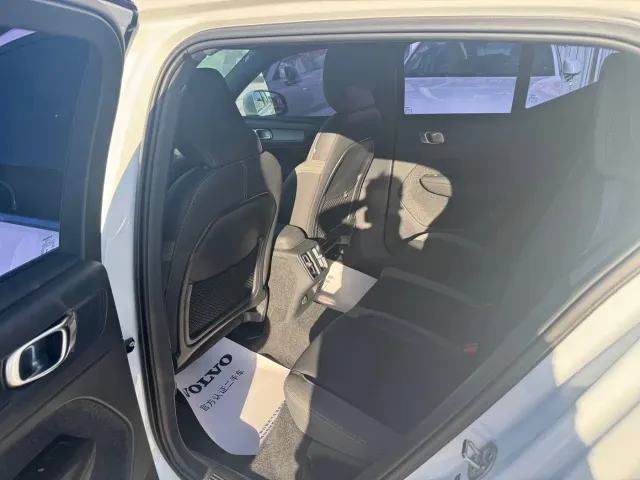 Volvo XC40 — Фото автомобиля 4