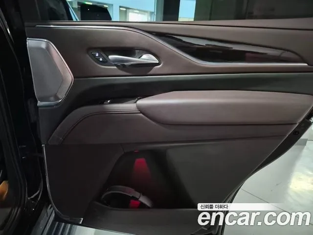 Cadillac Escalade 5th Gen — Фото автомобиля 15