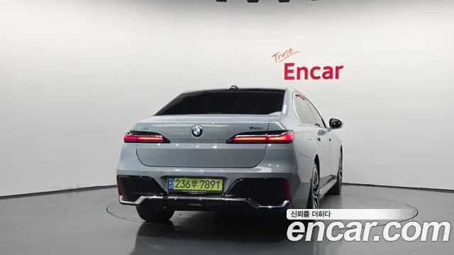 BMW 7-Series 7 серия (G70) 740i xDrive M Sport — Фото автомобиля 4