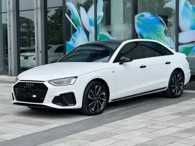 Фотография автомобиля — Audi A4L