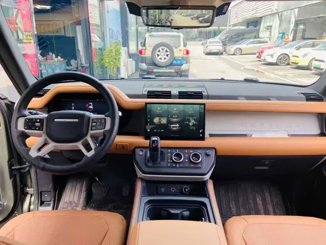 Land Rover Defender — Фото автомобиля 11