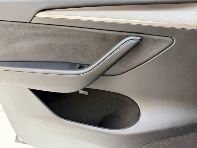 Tesla Model Y — Фото автомобиля 16