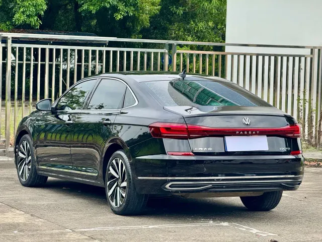 Volkswagen Passat — Фото автомобиля 18
