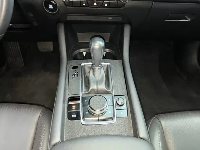 Mazda Axela — Фото автомобиля 9