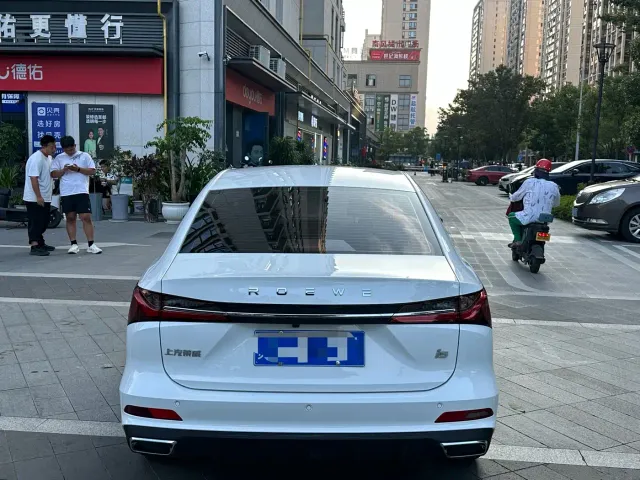 Roewe i5 — Фото автомобиля 14