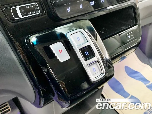 Hyundai Staria Staria 4WD Lounge 9 мест — Фото автомобиля 9