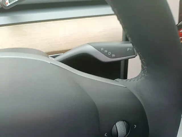 Tesla Model 3 — Фото автомобиля 13