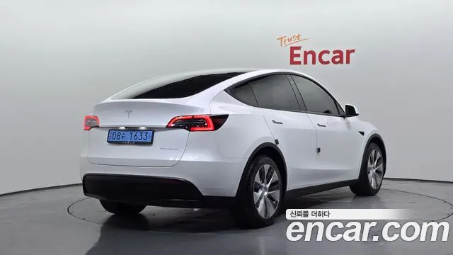 Tesla Model Y — Фото автомобиля 2