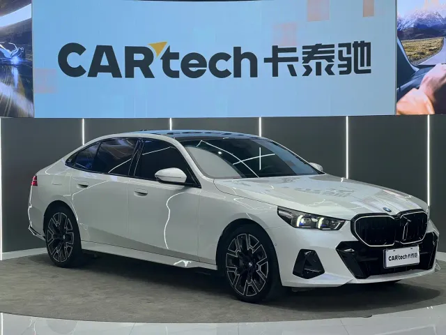 BMW 5 Series — Фото автомобиля 3