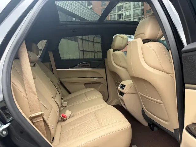Cadillac XT5 — Фото автомобиля 9