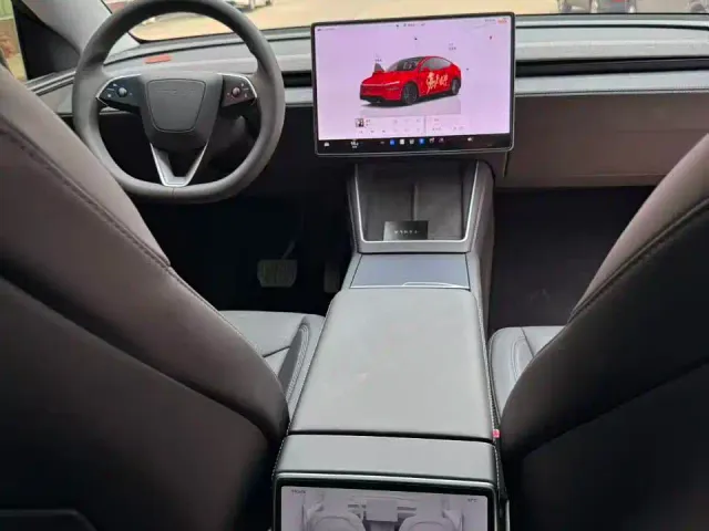 Tesla Model Y — Фото автомобиля 10